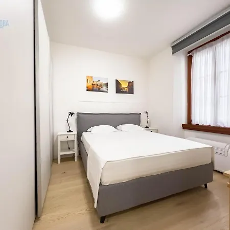 公寓 Piazza Della Borsa 3c Tirabora Short Rent